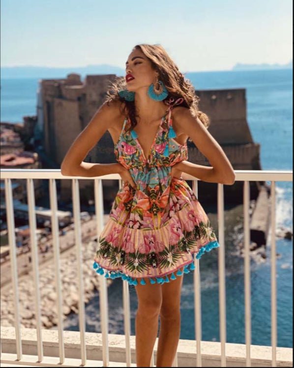 PETITE ROBE COURTE À FINES BRETELLES - L'autre mode