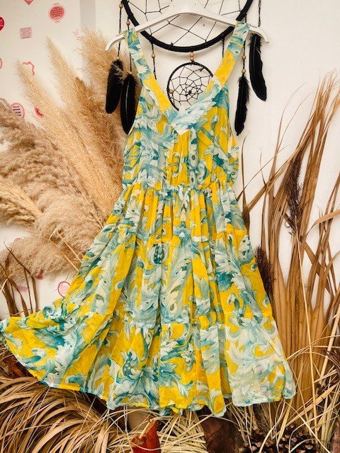 ROBE COURTE SANS MANCHES - L'autre mode