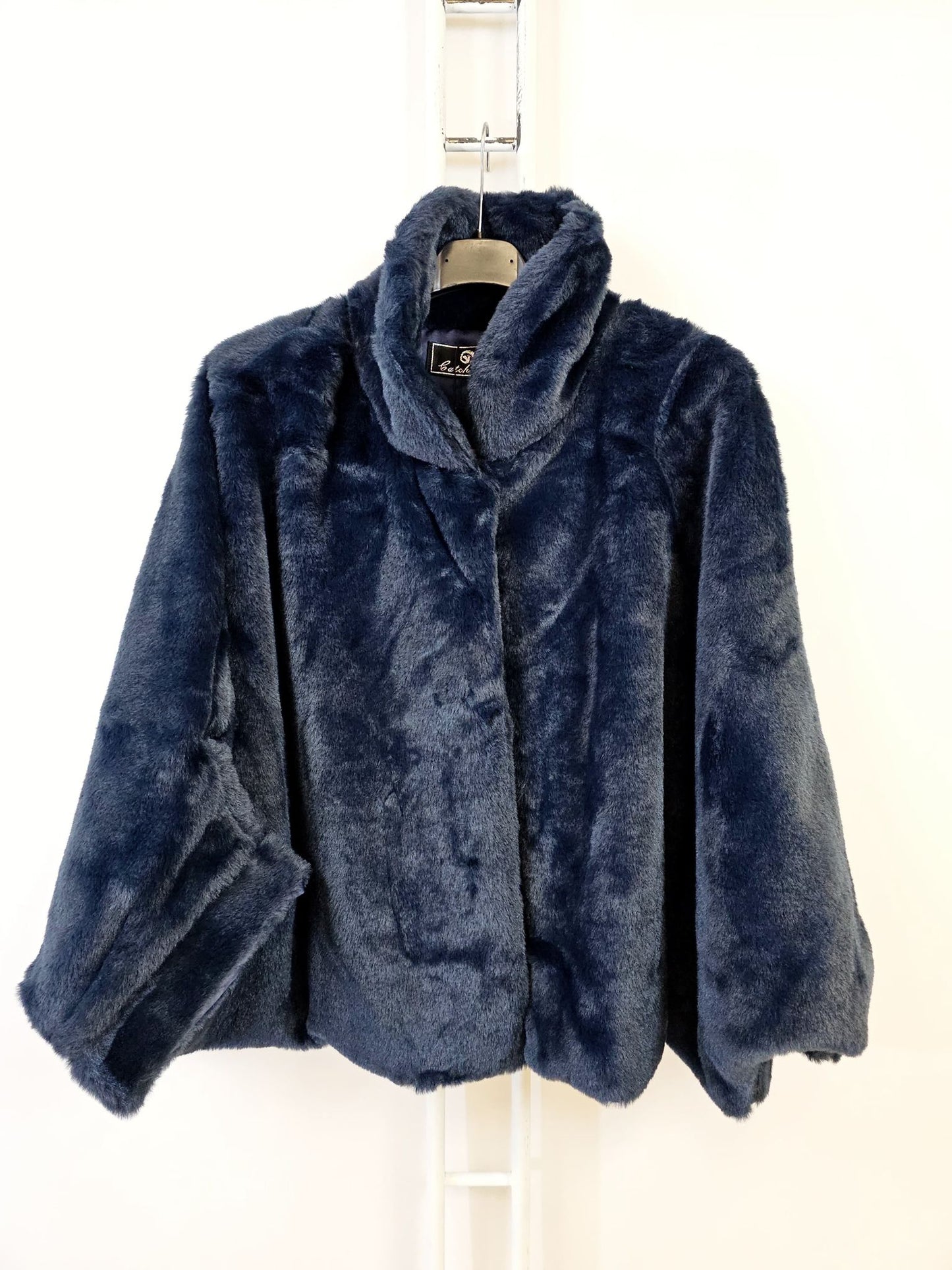 veste cape fausse fourrure - L'autre mode