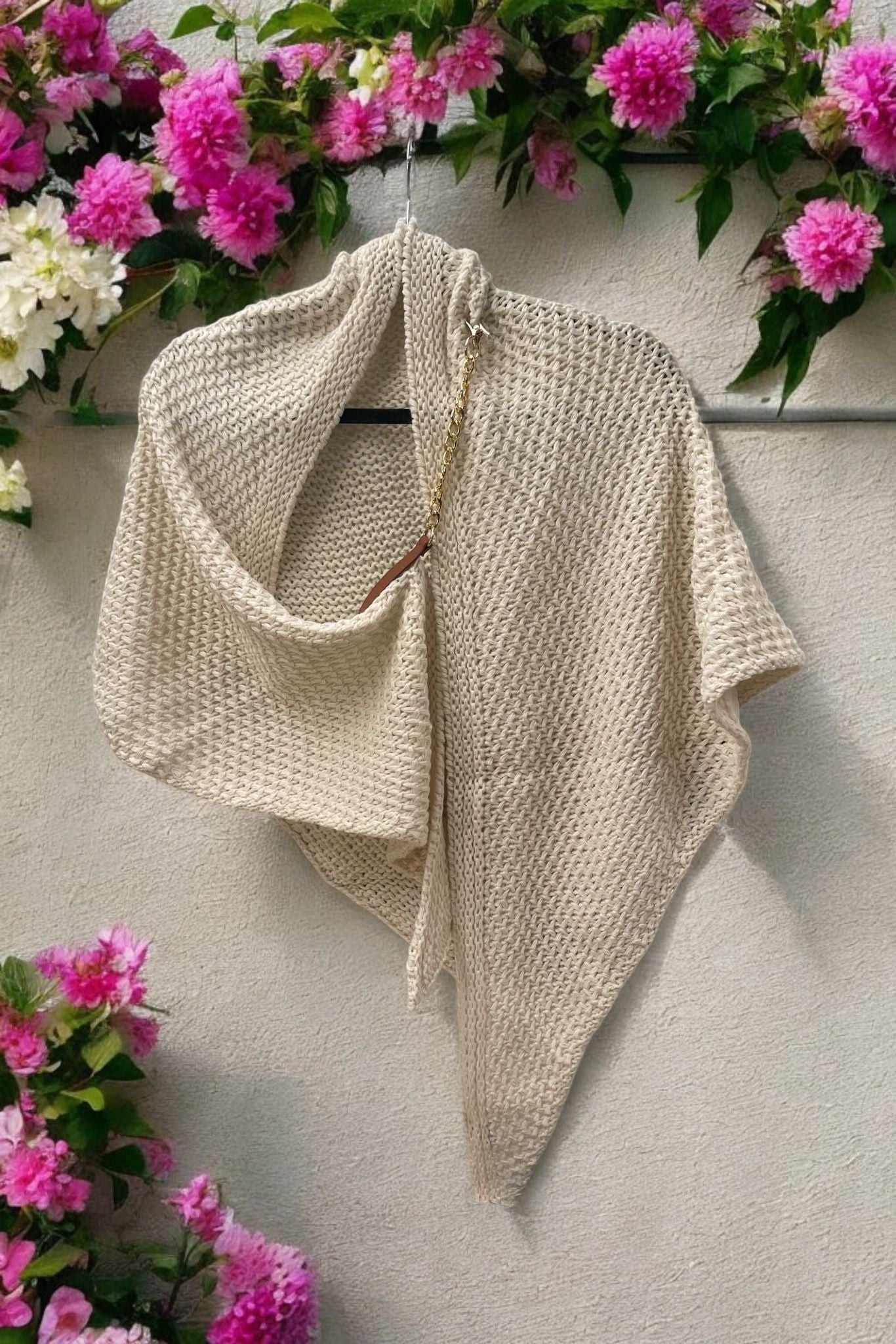 poncho écharpe dans le vent