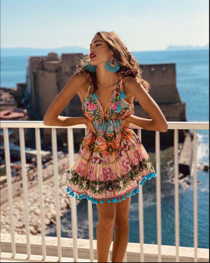 PETITE ROBE COURTE À FINES BRETELLES