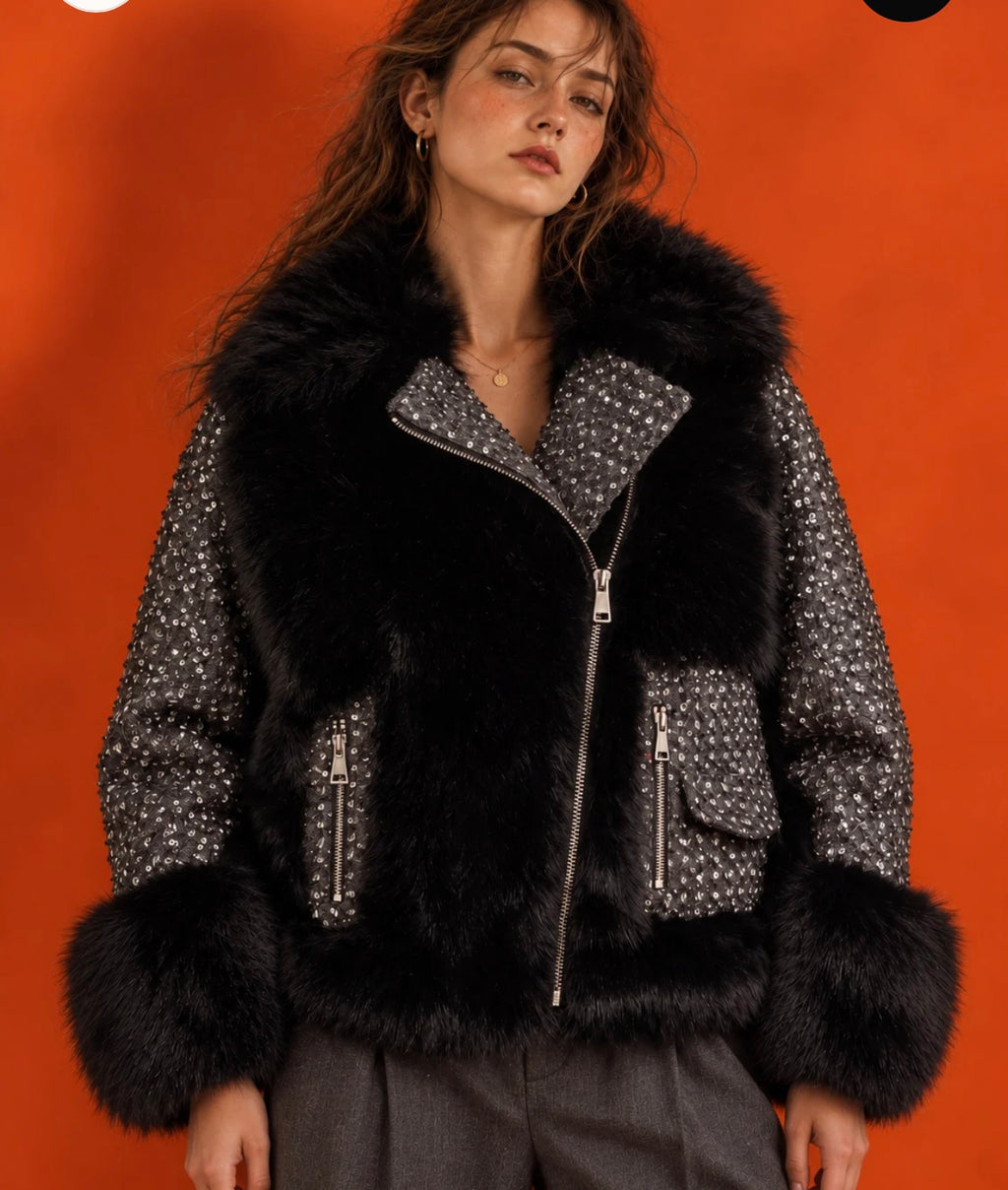 Veste courte scintillante à empiècements en fausse fourrure