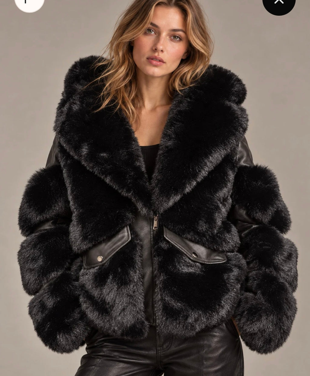 Manteau court bicolore similicuir et fausse fourrure à capuche