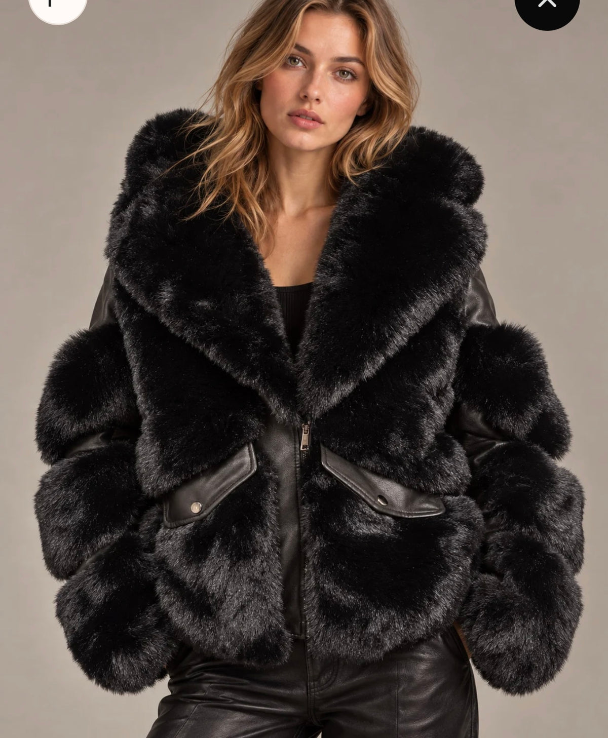 Manteau court bicolore similicuir et fausse fourrure à capuche