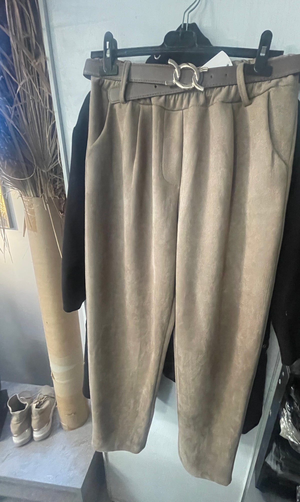 Pantalon suédine avec poche et ceinture
