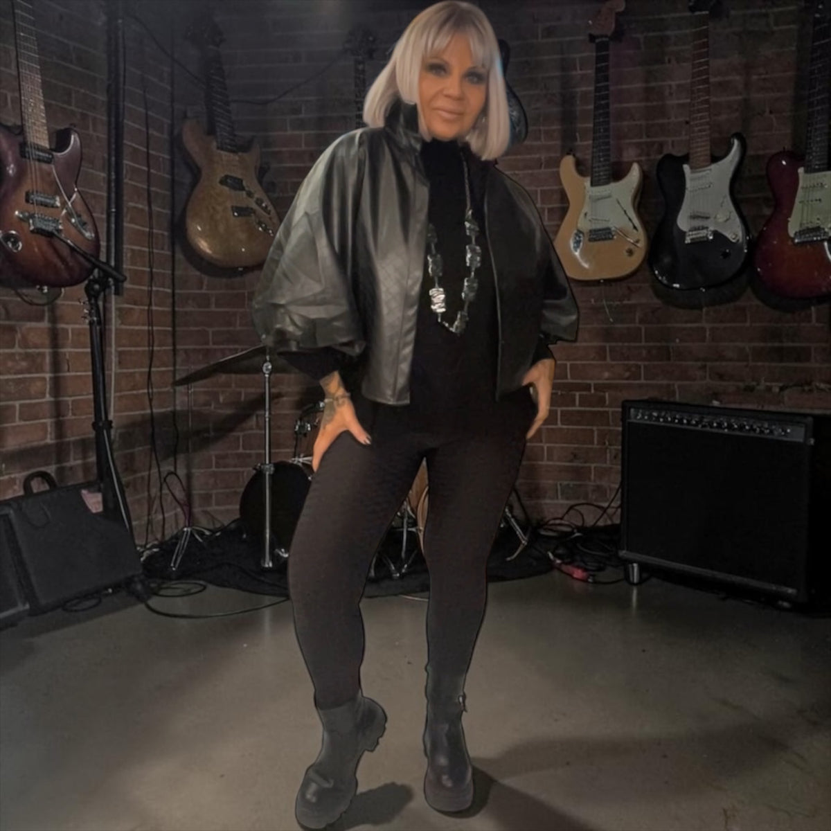 Veste cape oversize en similicuir texturé à manches chauve-souris