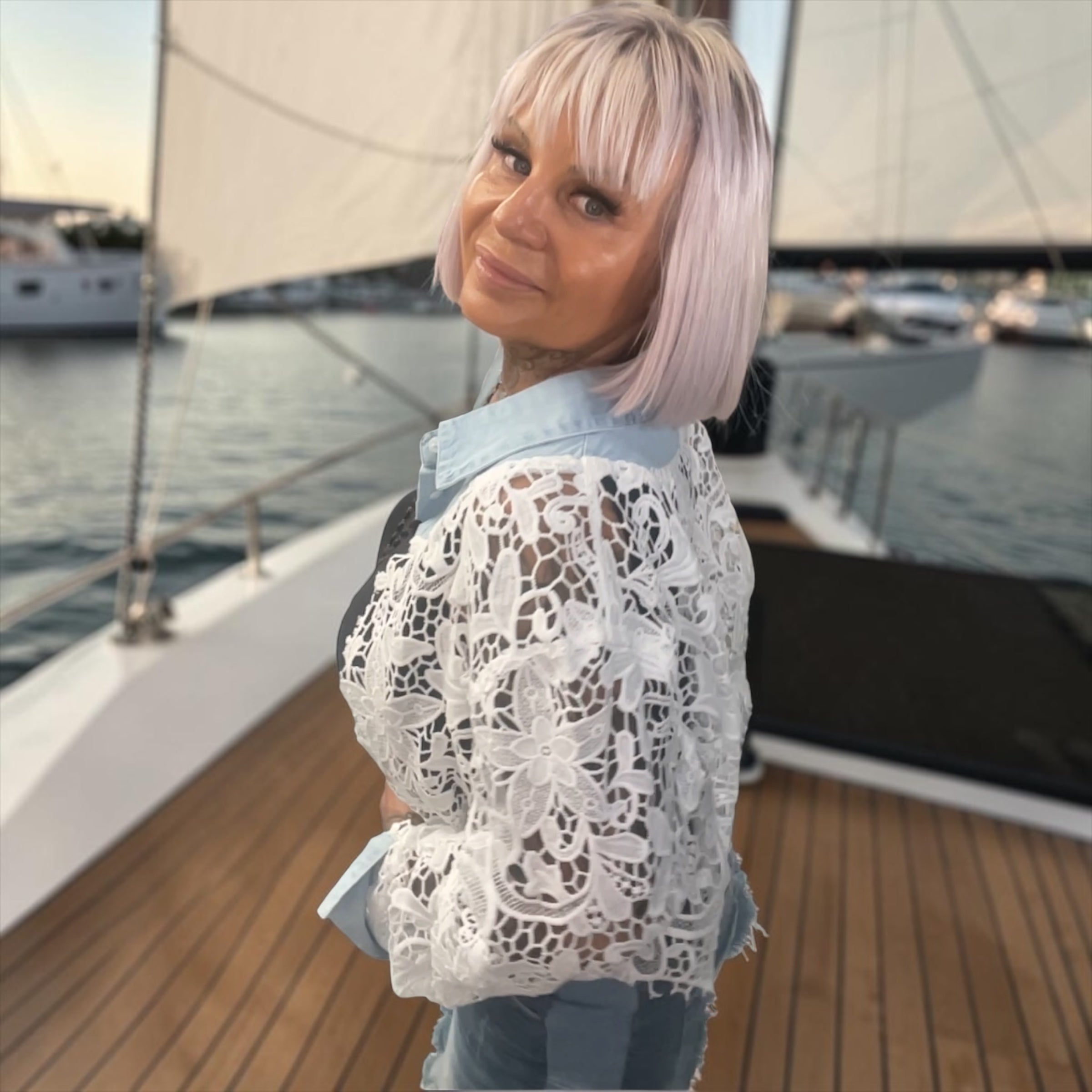Veste dentelle découpée col rond L'autre mode