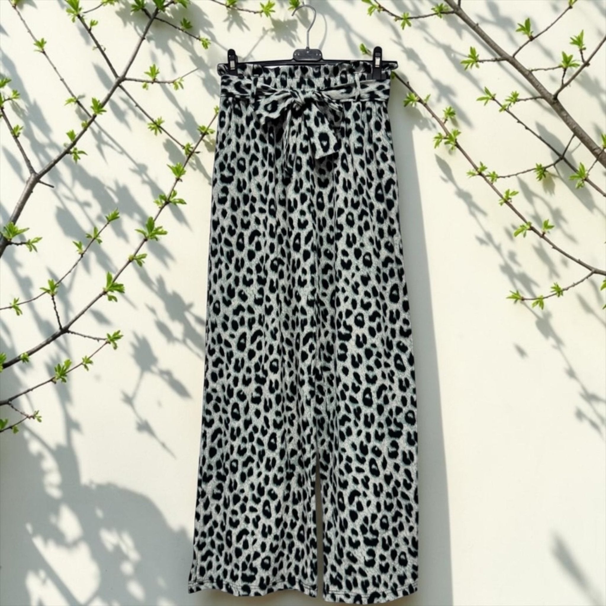 pantalon fluide avec ceinture motifs léo fins - L'autre mode