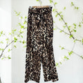 Pantalon fluide léopard motifs larges femme - L'autre mode