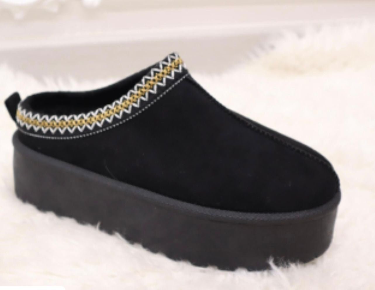 PANTOUFLES AVEC PLATEFORMES - L'autre mode