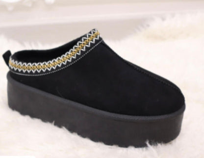 PANTOUFLES AVEC PLATEFORMES - L'autre mode