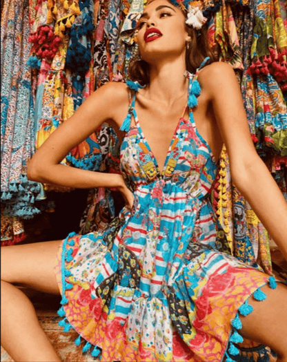 PETITE ROBE COURTE À FINES BRETELLES - L'autre mode