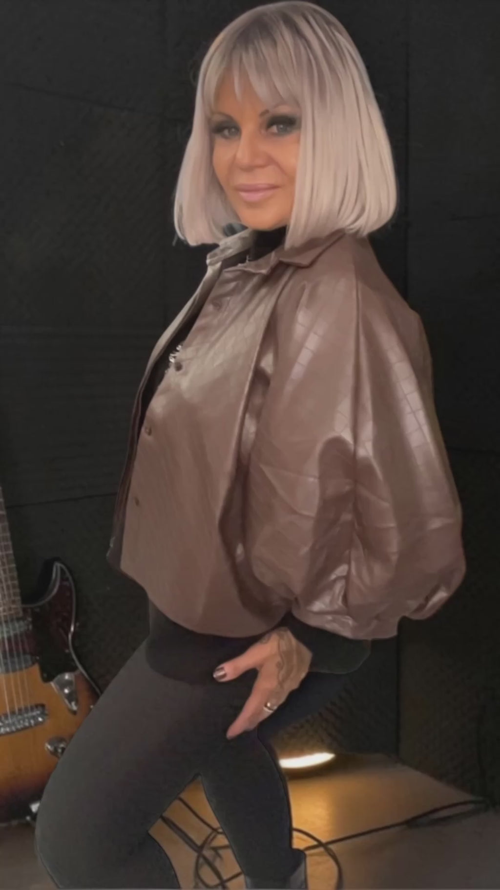 Veste cape oversize en similicuir texturé à manches chauve-souris