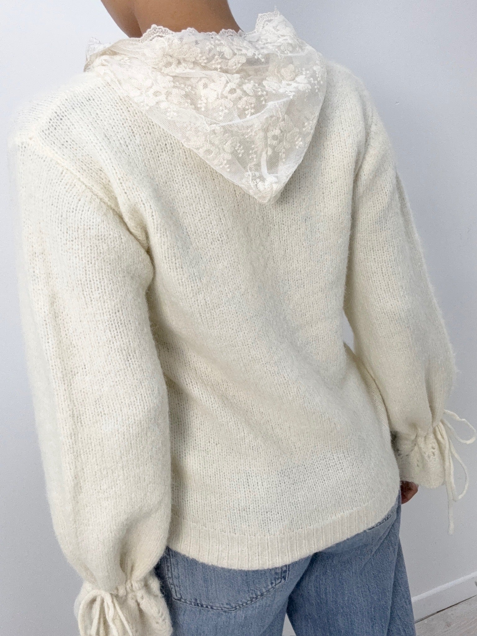 pull capuchon dentelle - L'autre mode