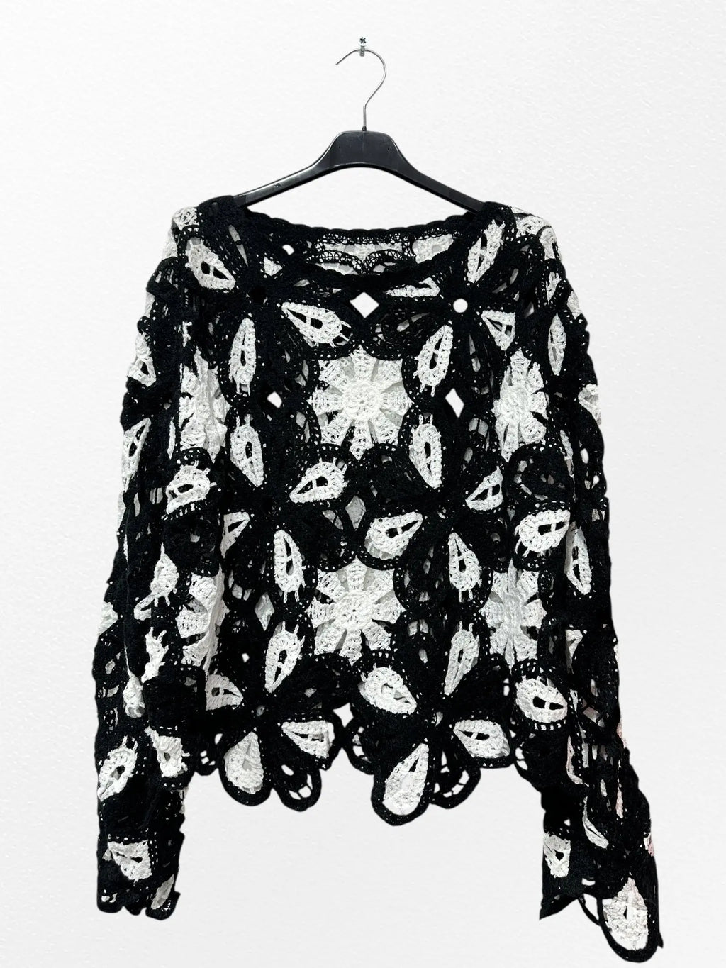 Pull crochet black &white - L'autre mode