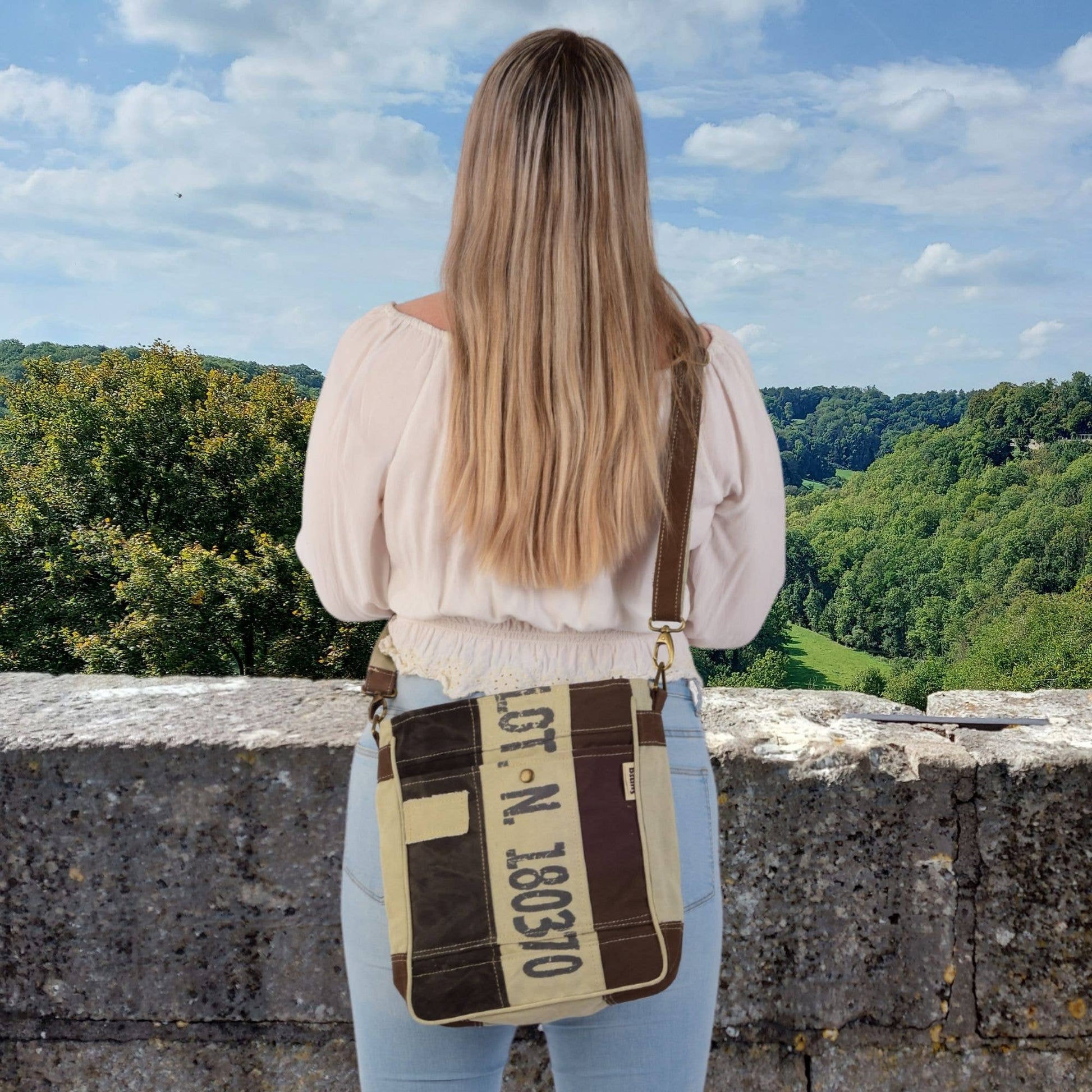 Sac à bandoulière Sunsa en toile vintage quadra - L'autre mode