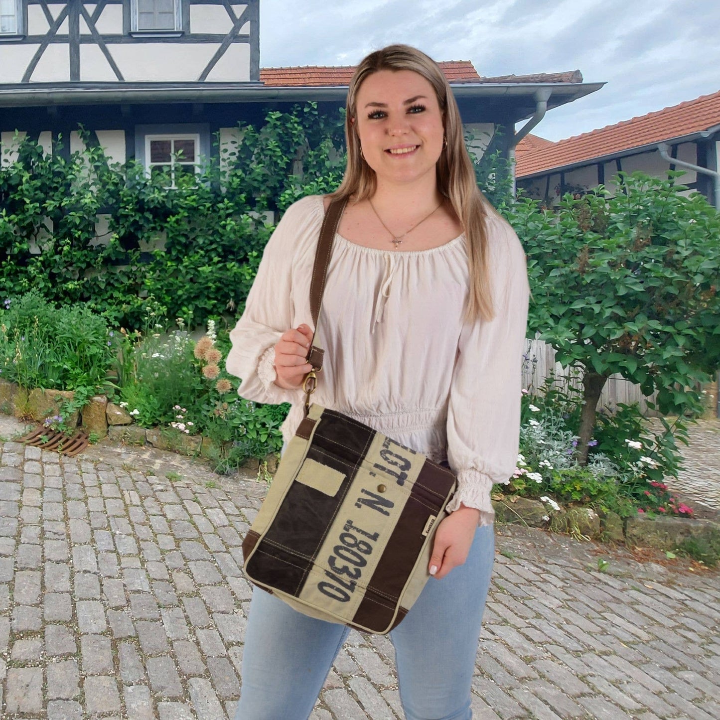 Sac à bandoulière Sunsa en toile vintage quadra - L'autre mode