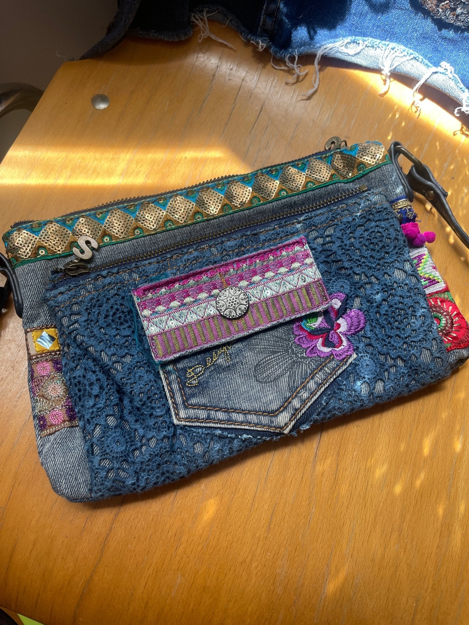 Sac pochette Bohême en jeans avec bandoulière - L'autre mode