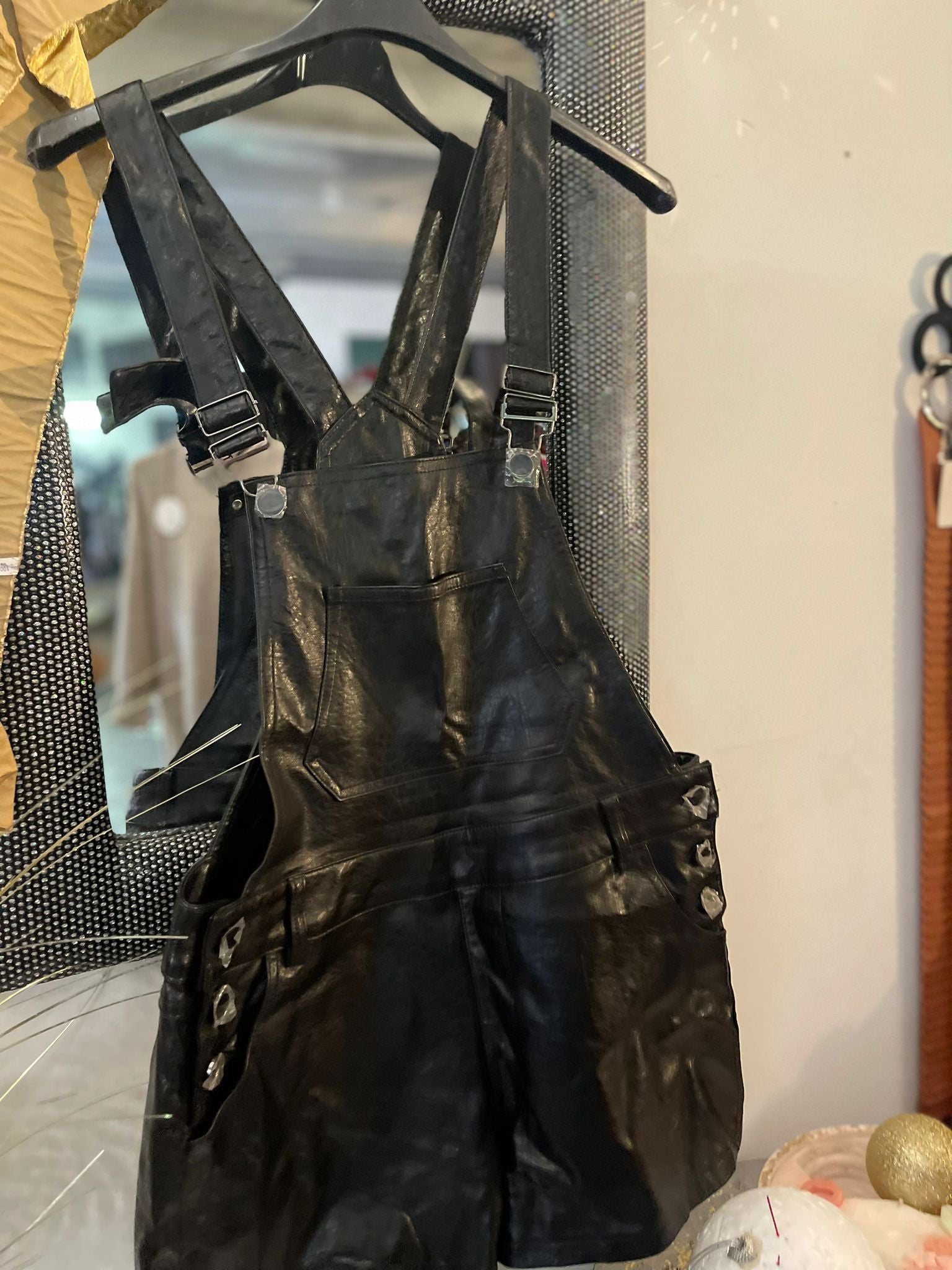 SALOPETTE SHORT SIMILI - L'autre mode