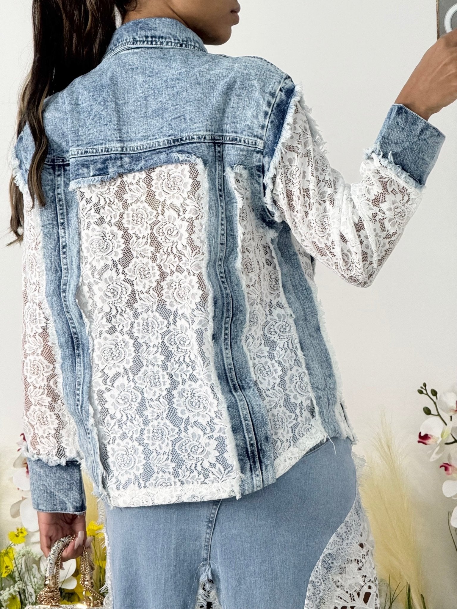 Veste chemise dentelle et jeans - L'autre mode