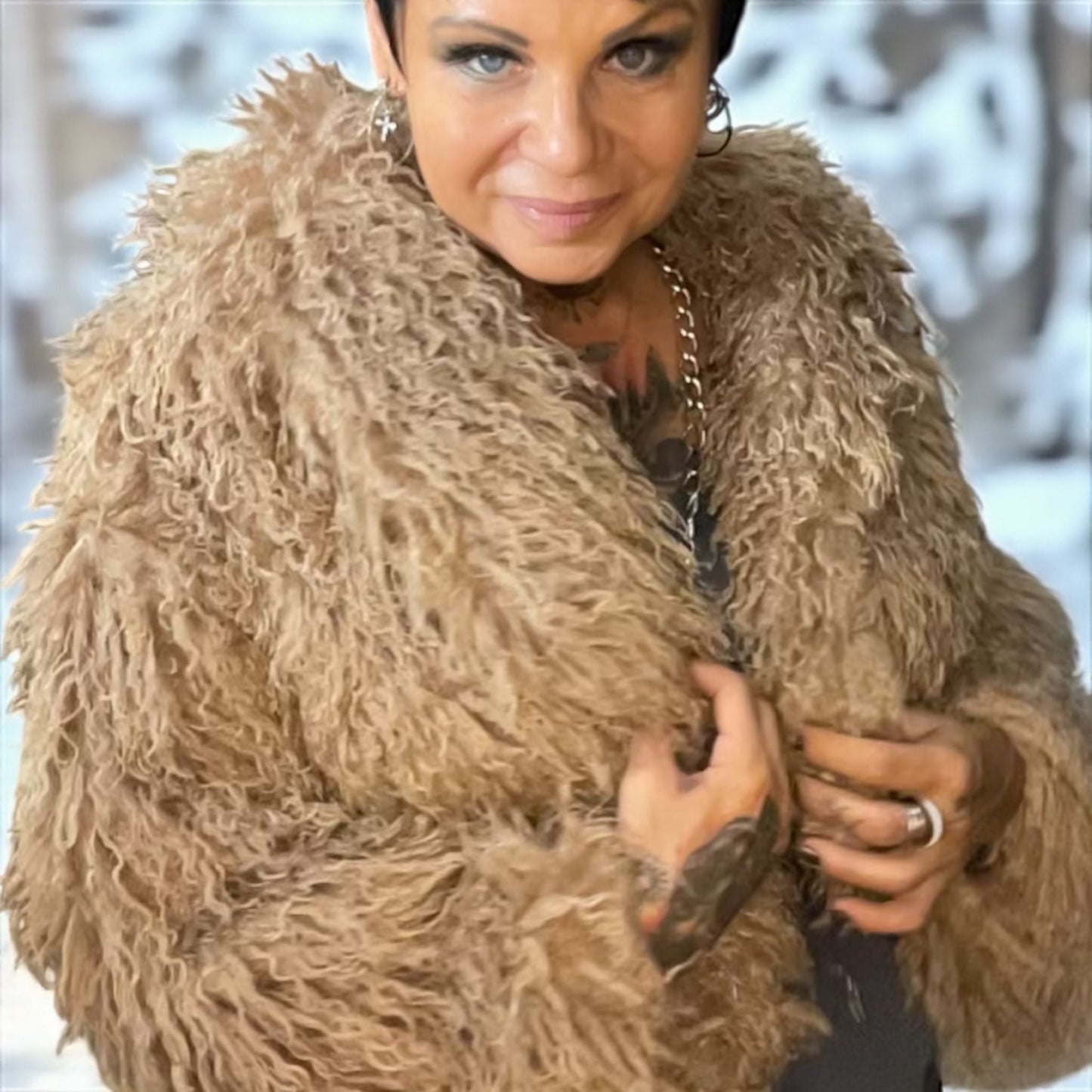 veste courte poils de bouclettes - L'autre mode