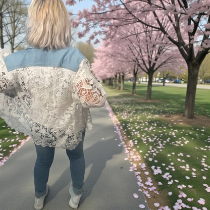 Veste dentelle de fleurs et jeans - L'autre mode