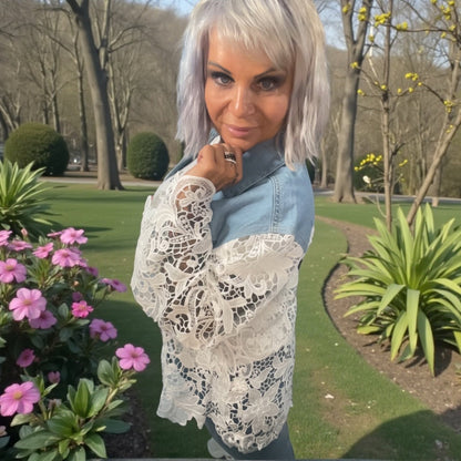 Veste dentelle de fleurs et jeans - L'autre mode